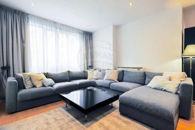 Apartamento T6 para Venda em Santo António Foto 10
