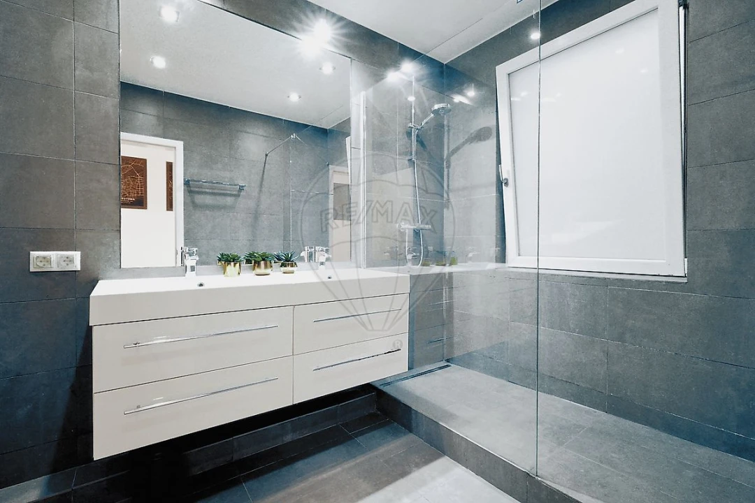 Apartamento T6 para Venda em Santo António Foto 16