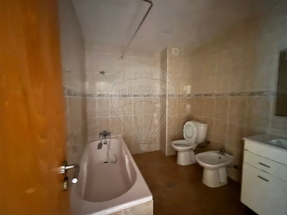 Apartamento T2 para Arrendamento em Ovar, São João, Arada e São Vicente de Pereira Jusã Foto 7
