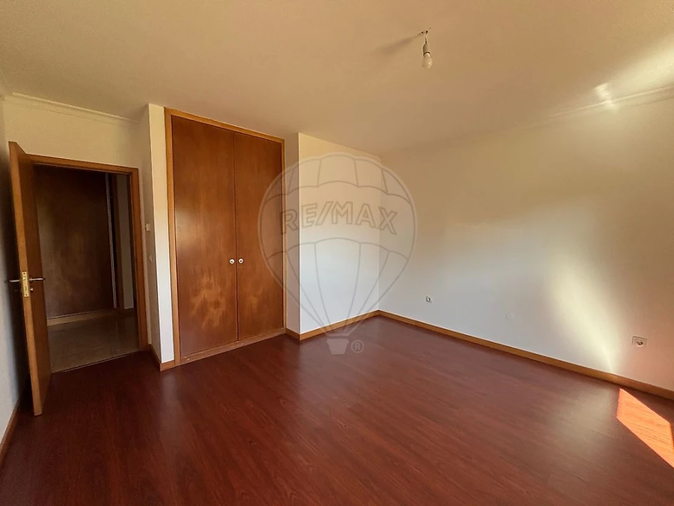 Apartamento T2 para Arrendamento em Ovar, São João, Arada e São Vicente de Pereira Jusã Foto 11