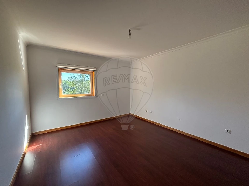 Apartamento T2 para Arrendamento em Ovar, São João, Arada e São Vicente de Pereira Jusã Foto 8