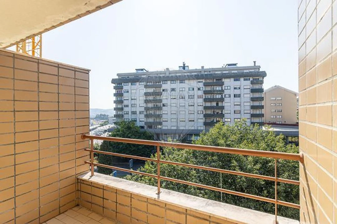 Apartamento T1 para Arrendamento em Paranhos Foto 9