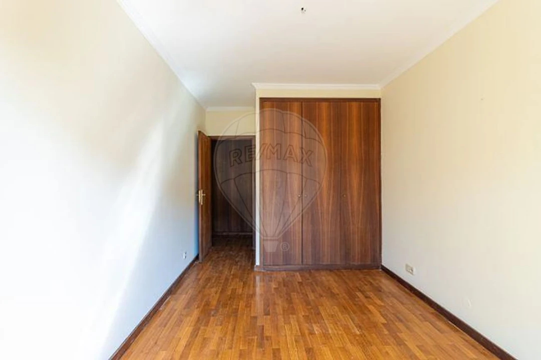 Apartamento T1 para Arrendamento em Paranhos Foto 10