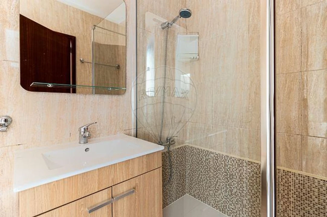 Apartamento T1 para Arrendamento em Paranhos Foto 7