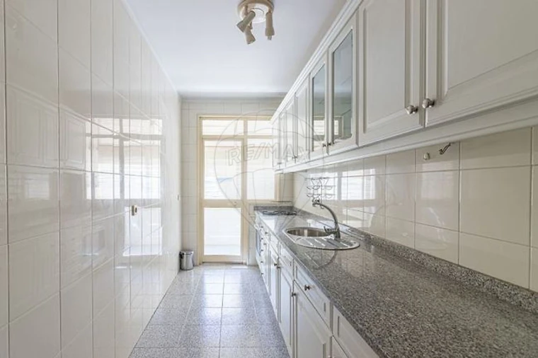 Apartamento T1 para Arrendamento em Paranhos Foto 3
