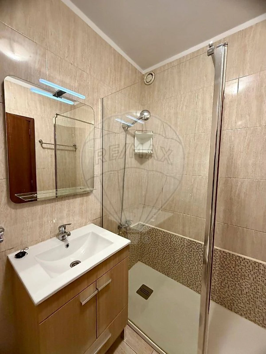 Apartamento T1 para Arrendamento em Paranhos Foto 12