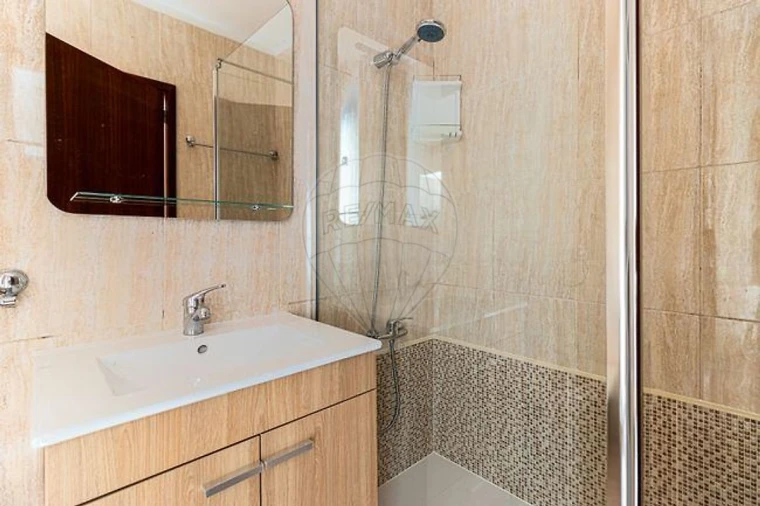 Apartamento T1 para Arrendamento em Paranhos Foto 7