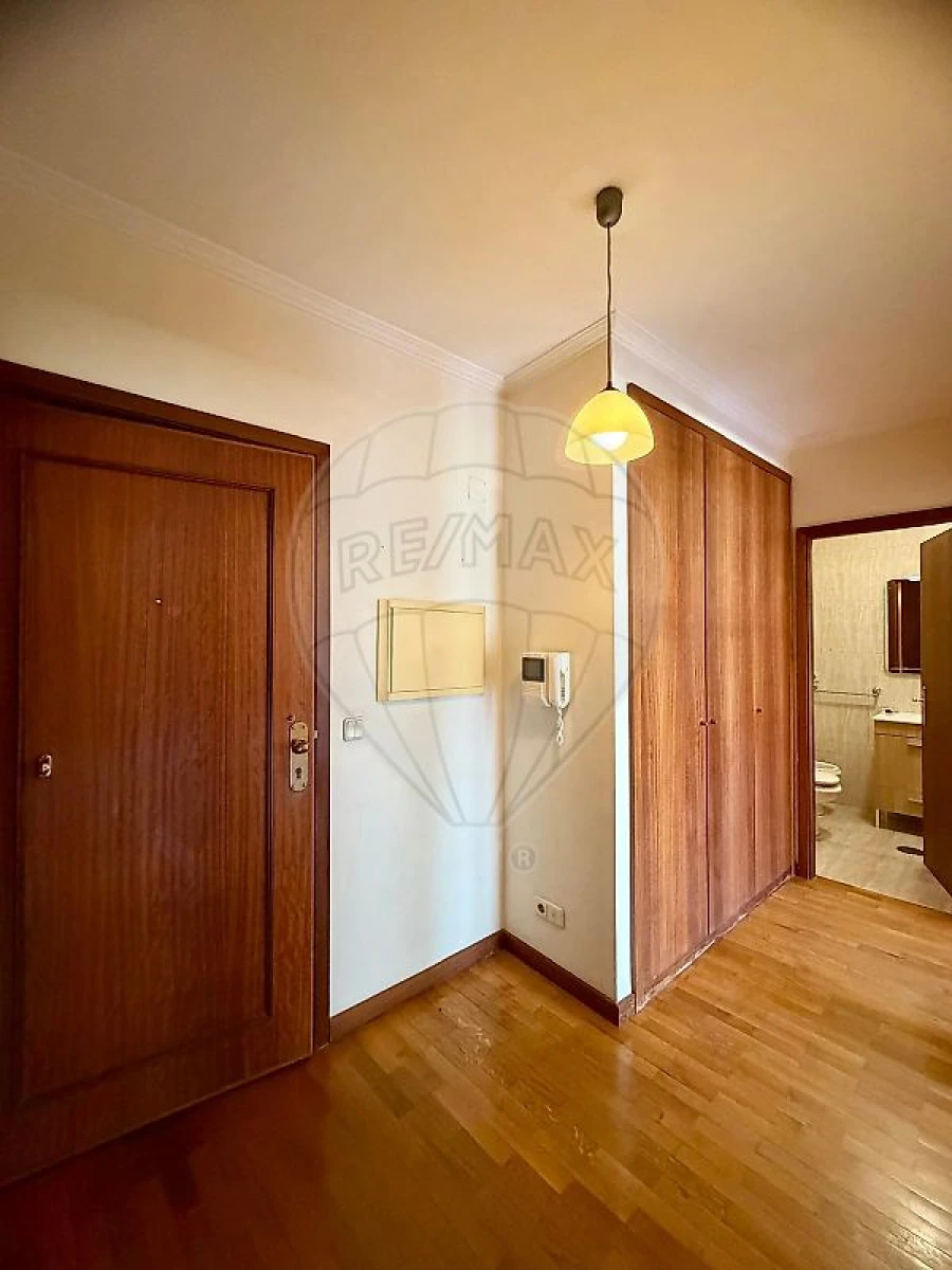 Apartamento T1 para Arrendamento em Paranhos Foto 13