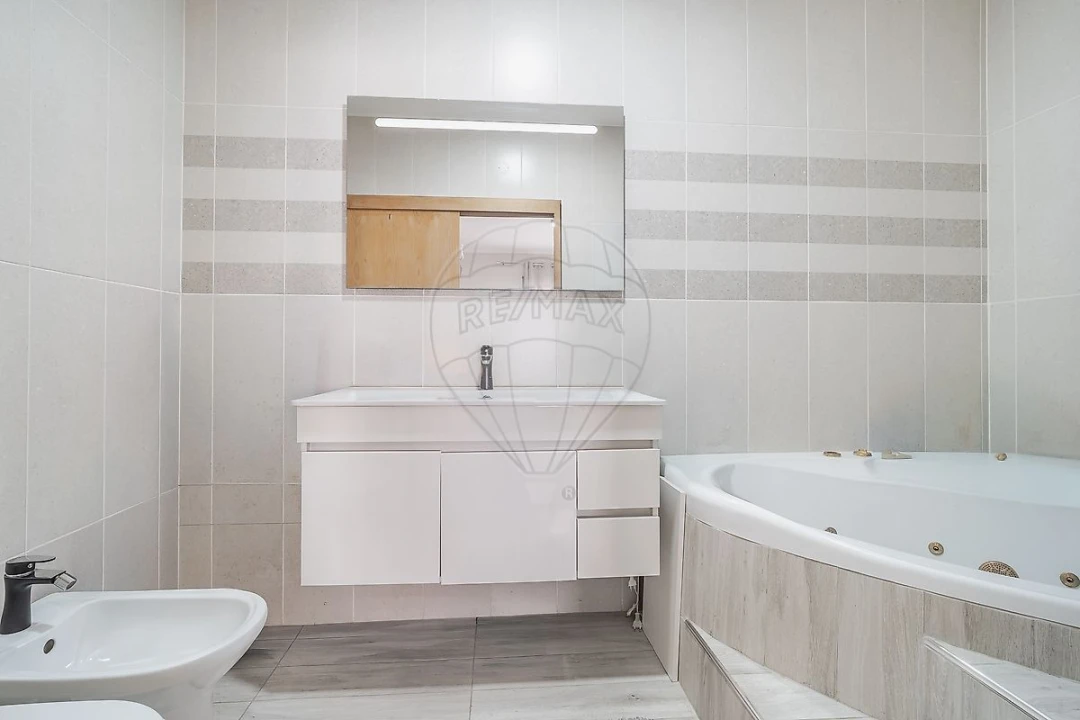 Apartamento T2 para Venda em Fânzeres e São Pedro da Cova Foto 13
