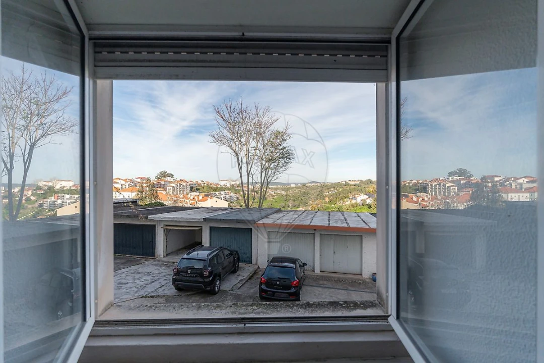 Apartamento T3 para Venda em Santo Antonio dos Olivais Foto 3