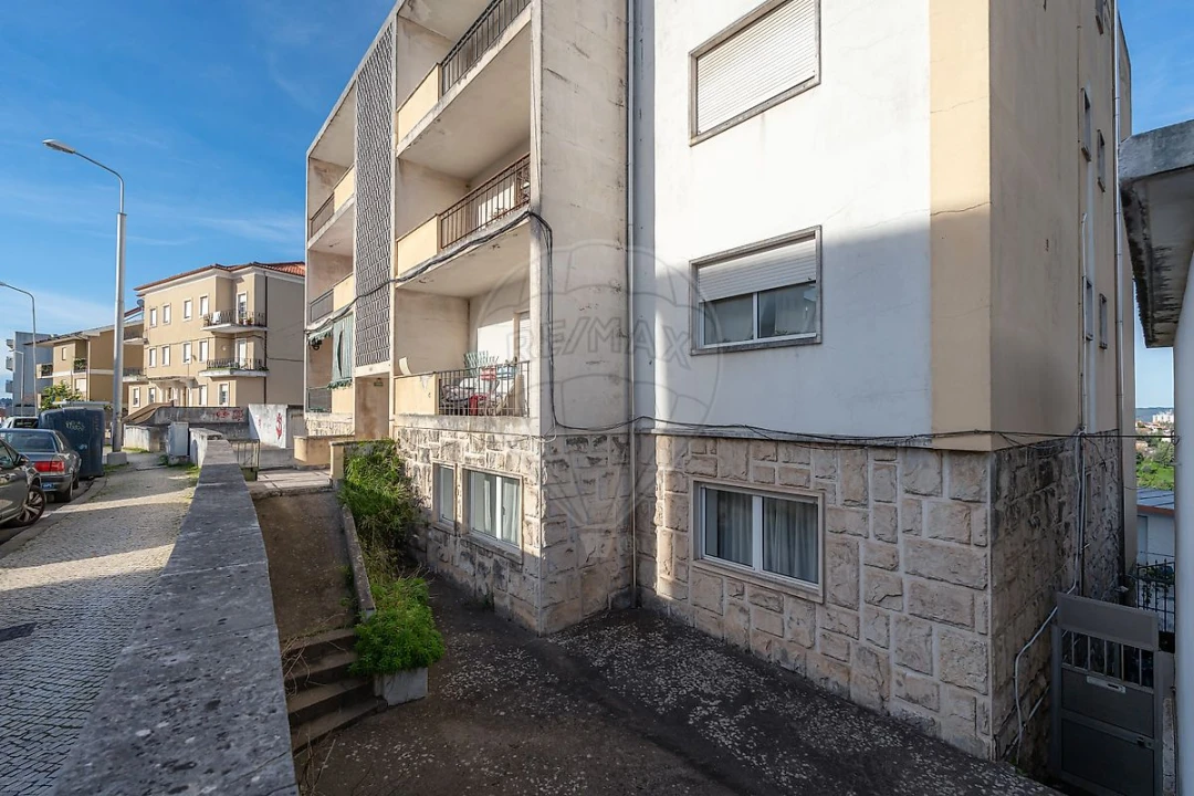 Apartamento T3 para Venda em Santo Antonio dos Olivais Foto 32