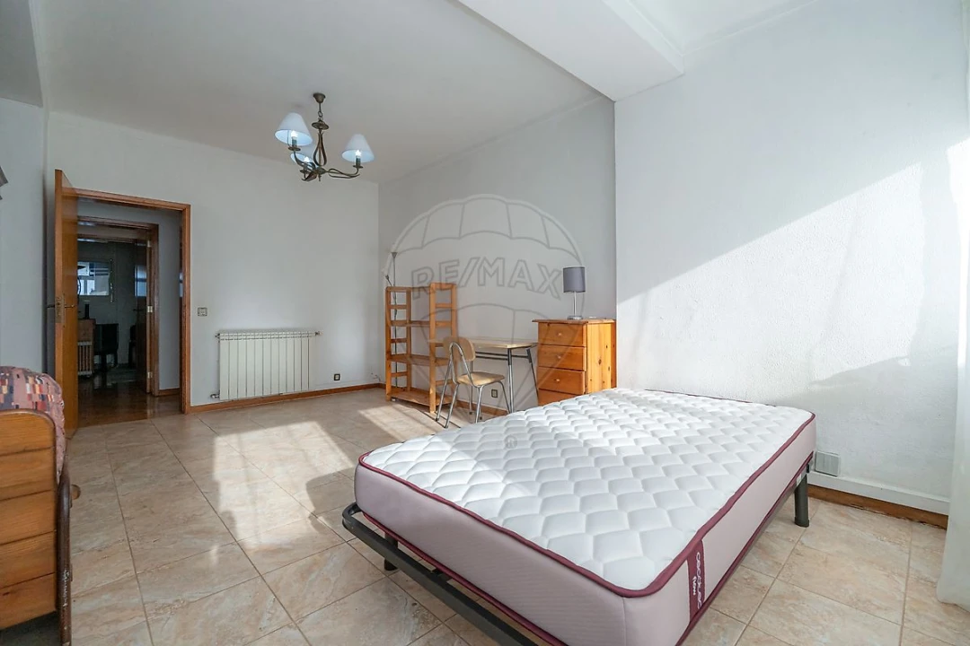 Apartamento T3 para Venda em Santo Antonio dos Olivais Foto 19