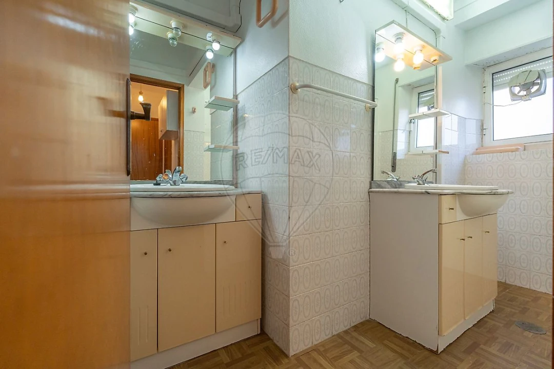 Apartamento T3 para Venda em Santo Antonio dos Olivais Foto 14