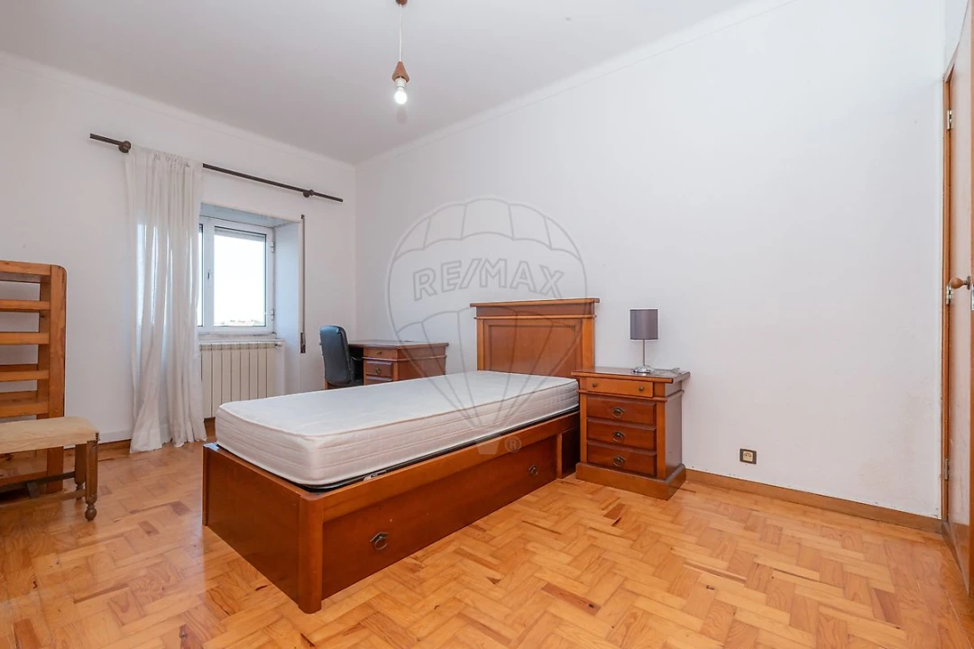Apartamento T3 para Venda em Santo Antonio dos Olivais Foto 1