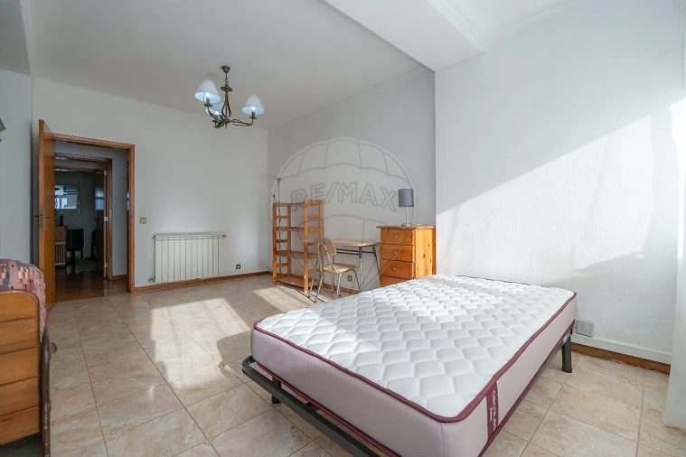 Apartamento T3 para Venda em Santo Antonio dos Olivais Foto 19