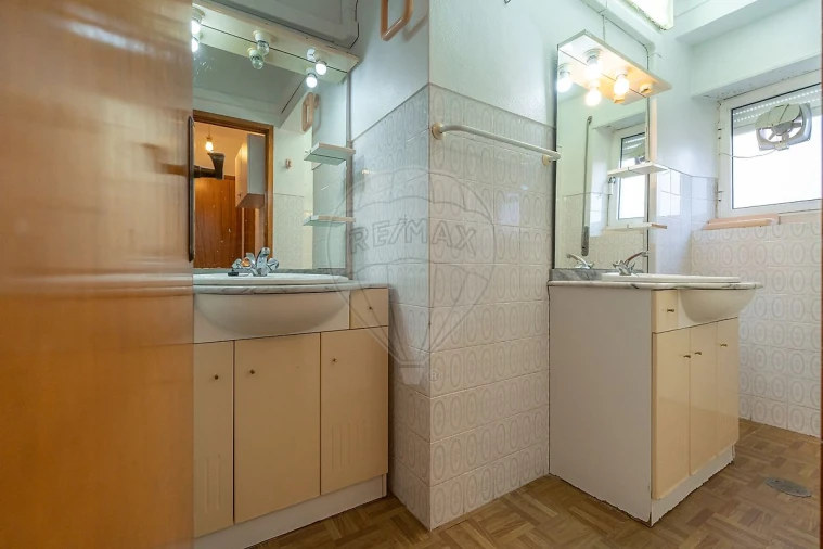 Apartamento T3 para Venda em Santo Antonio dos Olivais Foto 14