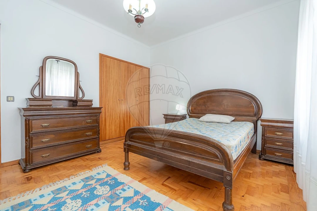 Apartamento T3 para Venda em Santo Antonio dos Olivais Foto 17