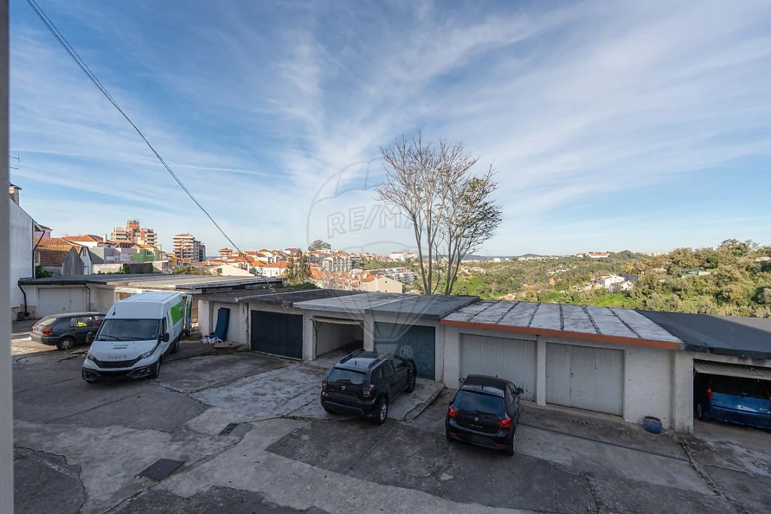 Apartamento T3 para Venda em Santo Antonio dos Olivais Foto 4
