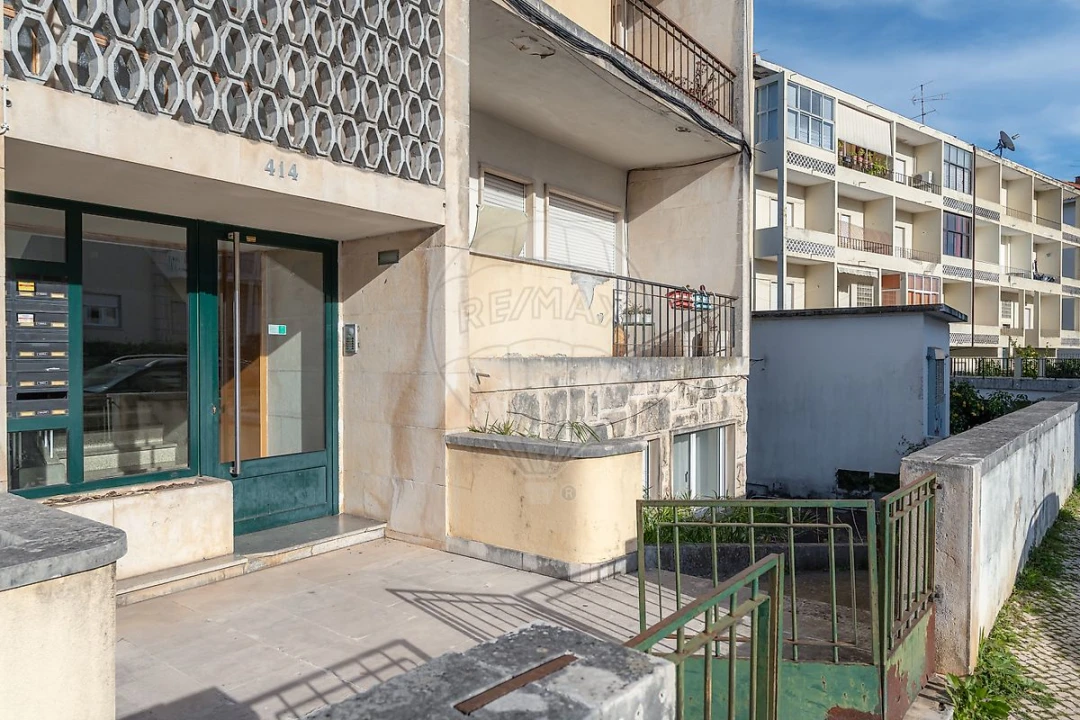 Apartamento T3 para Venda em Santo Antonio dos Olivais Foto 31