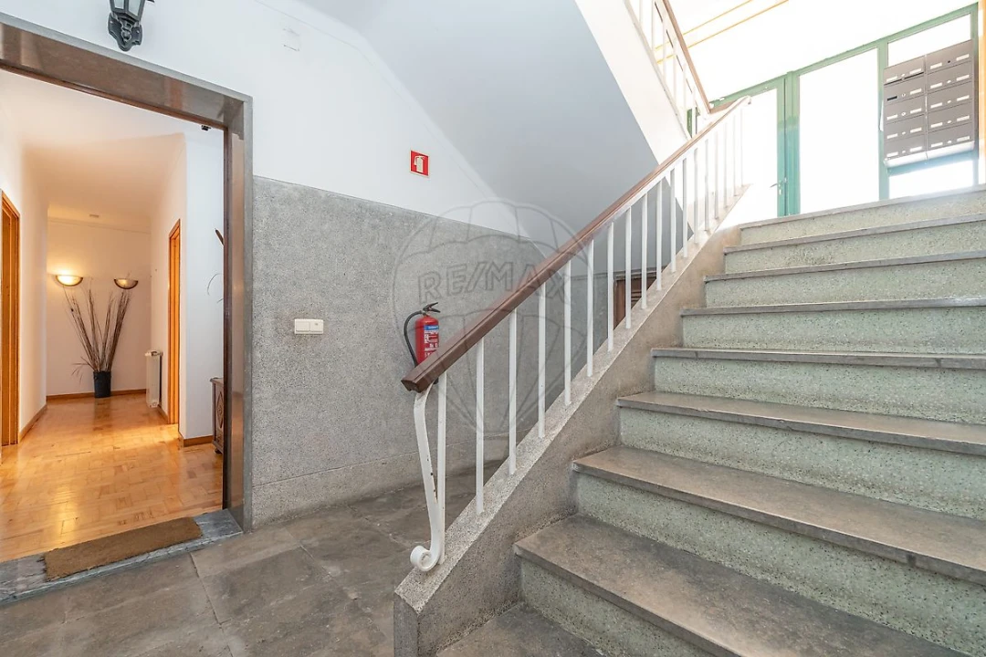 Apartamento T3 para Venda em Santo Antonio dos Olivais Foto 24