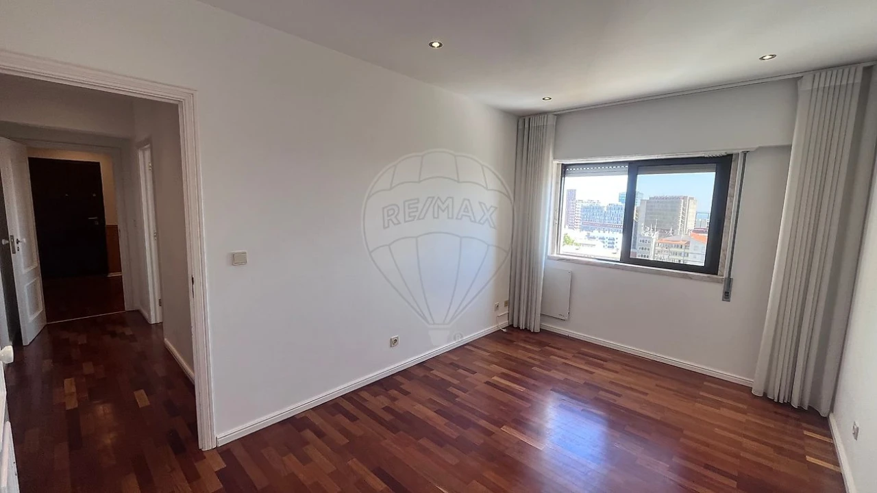 Apartamento T2 para Arrendamento em Parque das Nações Foto 16