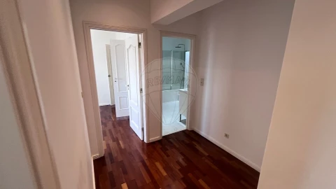 Apartamento T2 para Arrendamento em Parque das Nações