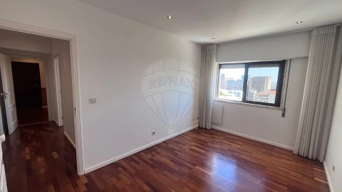 Apartamento T2 para Arrendamento em Parque das Nações