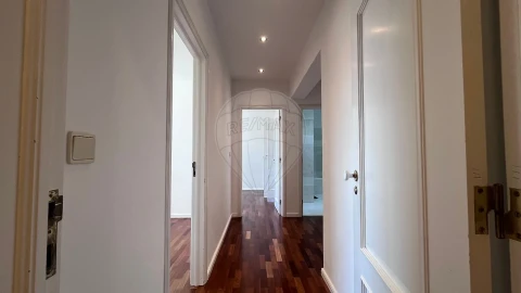 Apartamento T2 para Arrendamento em Parque das Nações