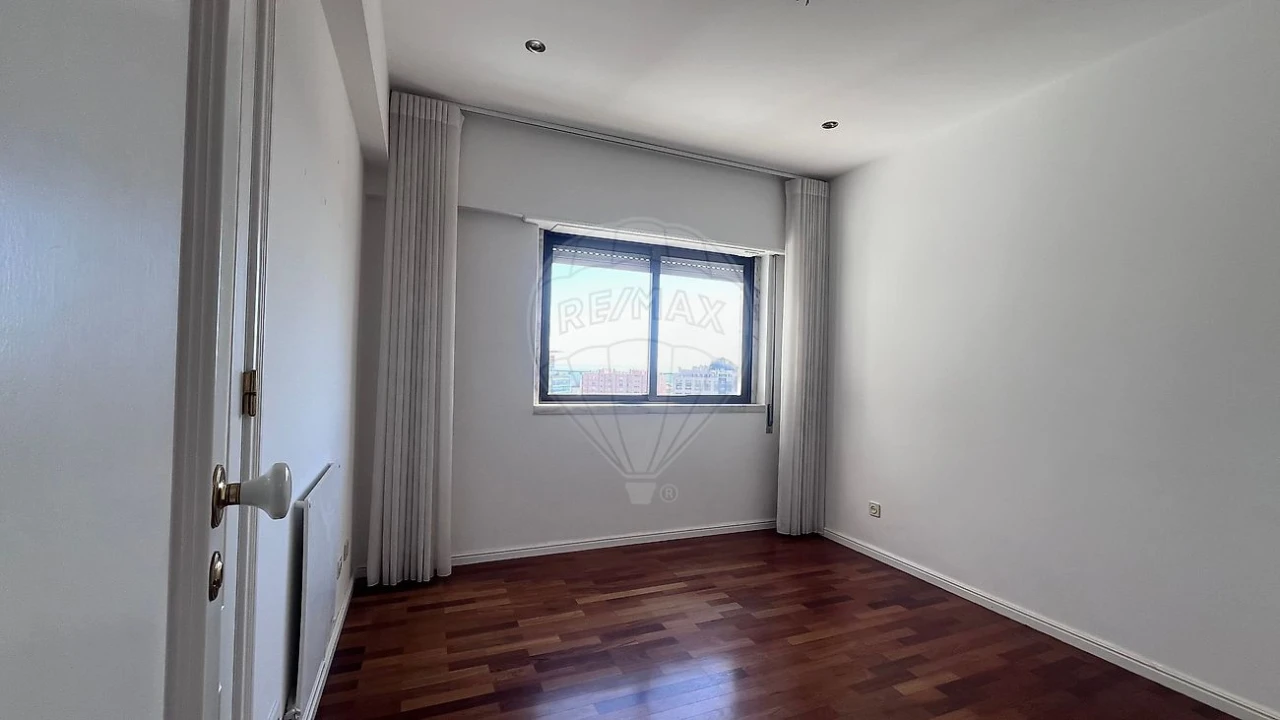 Apartamento T2 para Arrendamento em Parque das Nações Foto 13