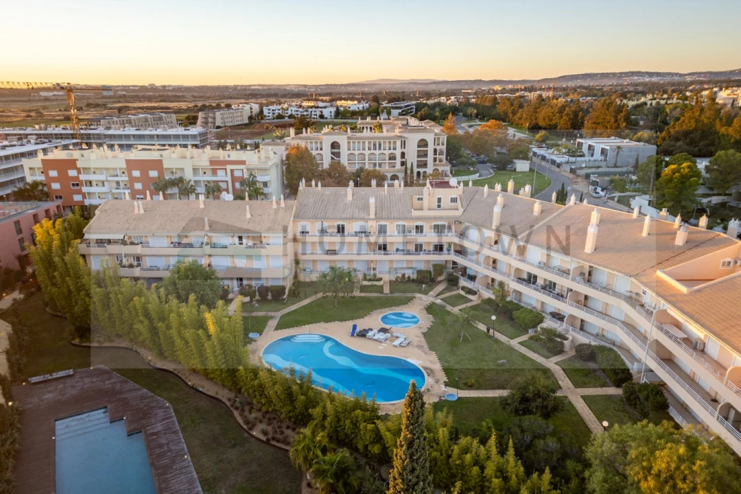 Apartamento T2 para Venda em Quarteira Foto 30