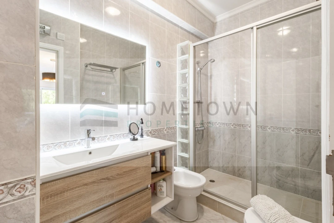 Apartamento T2 para Venda em Quarteira Foto 18