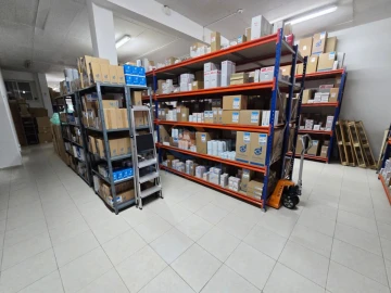 Armazém para Venda em Falagueira-Venda Nova