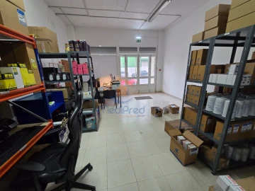 Armazém para Venda em Falagueira-Venda Nova