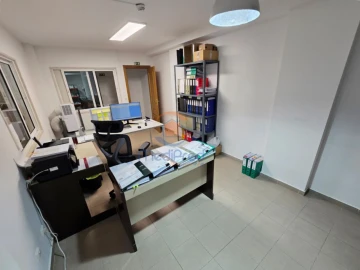 Armazém para Venda em Falagueira-Venda Nova