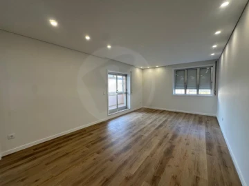 Apartamento T3 para Venda em Póvoa de Varzim, Beiriz e Argivai