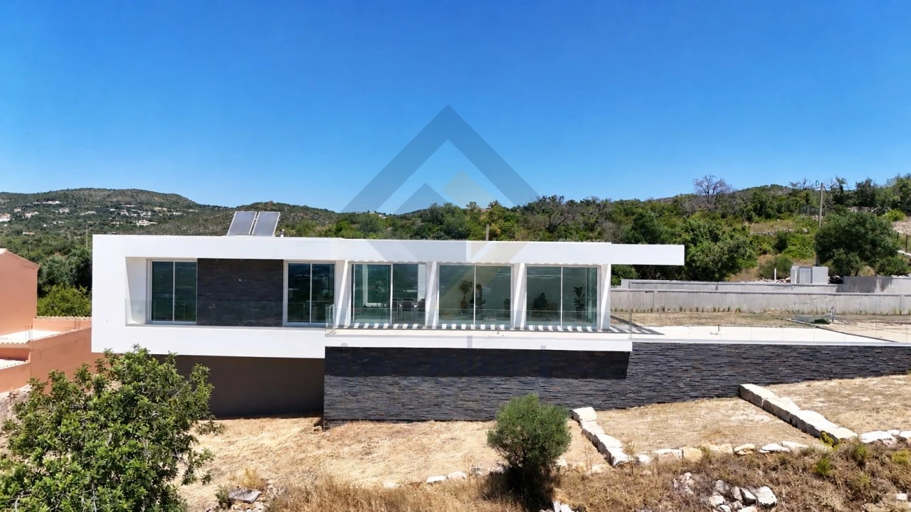 Moradia T3 para Venda em Santa Barbara de Nexe Foto 5