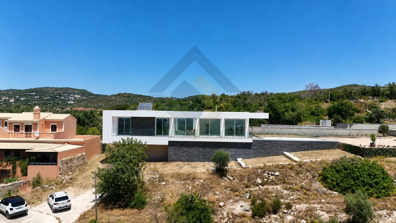 Moradia T3 para Venda em Santa Barbara de Nexe Foto 7
