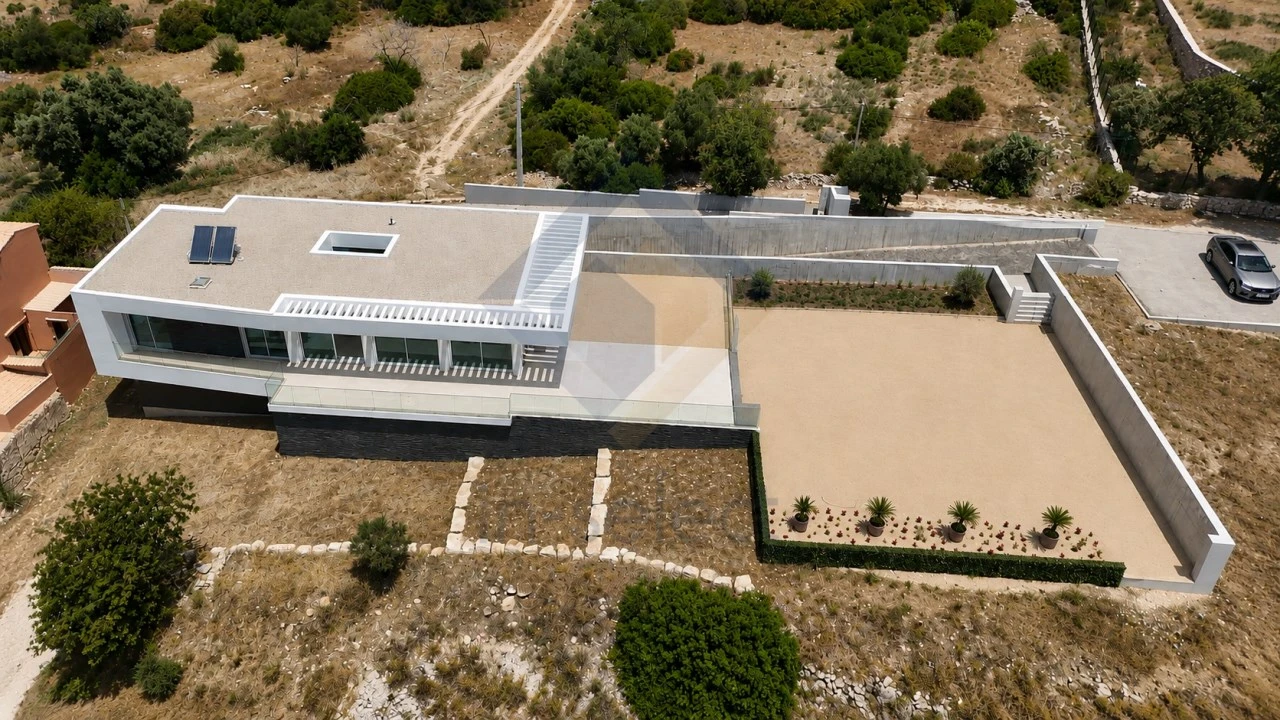 Moradia T3 para Venda em Santa Barbara de Nexe Foto 14