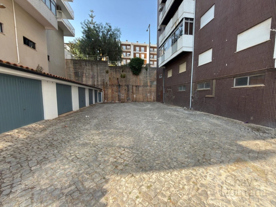 Garagem para Arrendamento em Santo Antonio dos Olivais Foto 5