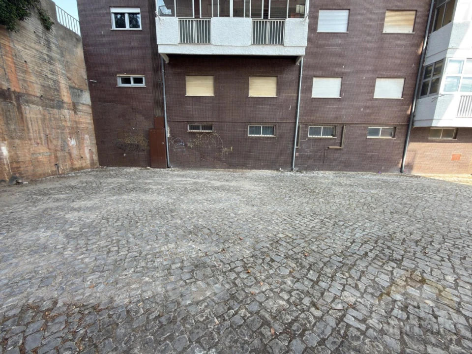 Garagem para Arrendamento em Santo Antonio dos Olivais Foto 7