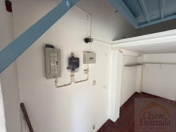 Garagem para Arrendamento em Santo Antonio dos Olivais