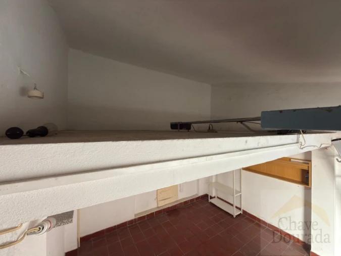 Garagem para Arrendamento em Santo Antonio dos Olivais Foto 4