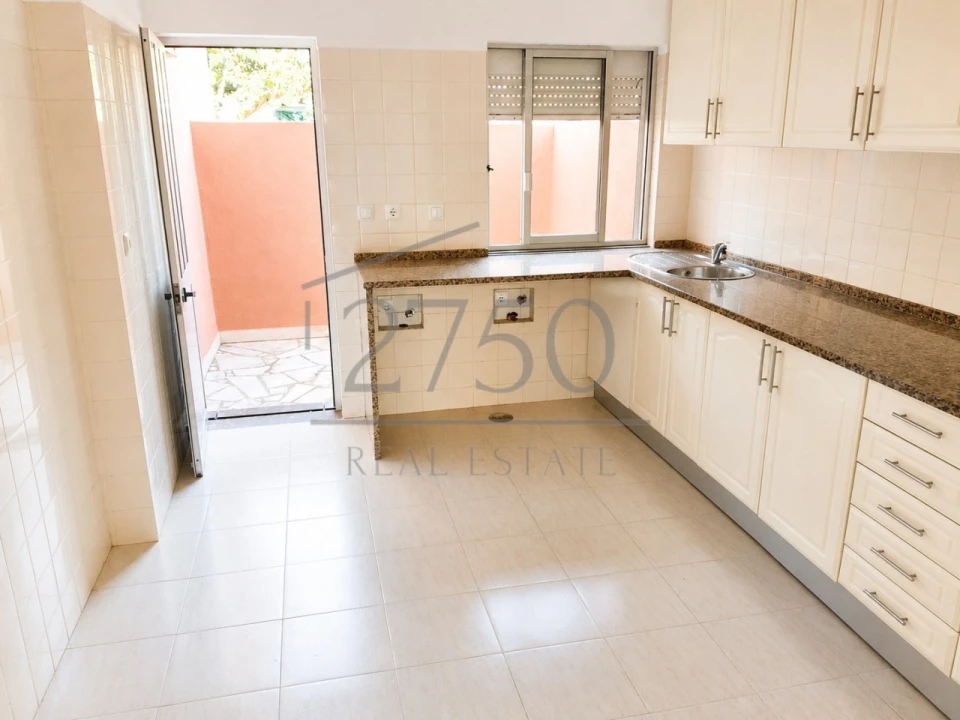 Moradia T2 para Arrendamento em Alcabideche Foto 5