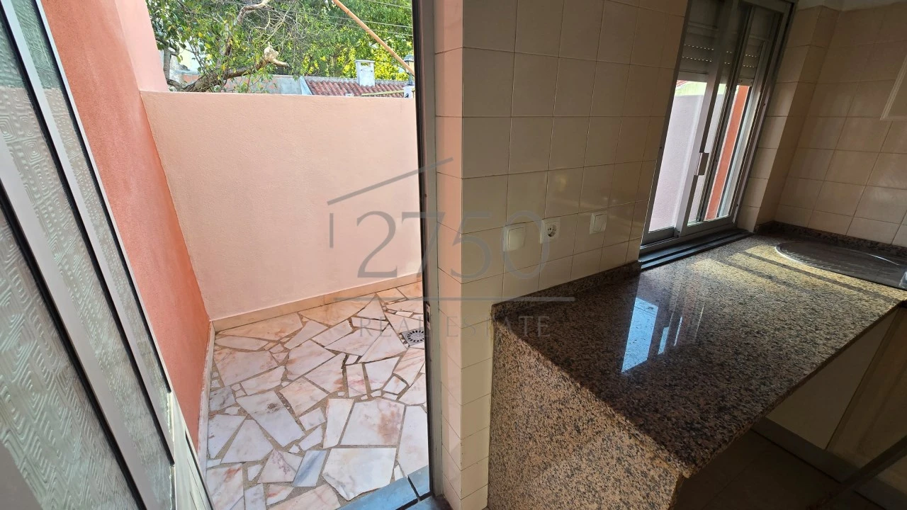 Moradia T2 para Arrendamento em Alcabideche Foto 8