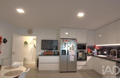 Apartamento T3 para Venda em Currelos, Papízios e Sobral
