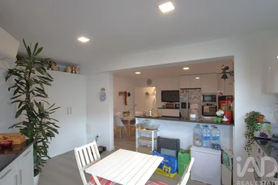 Apartamento T3 para Venda em Currelos, Papízios e Sobral