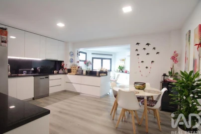 Apartamento T3 para Venda em Currelos, Papízios e Sobral