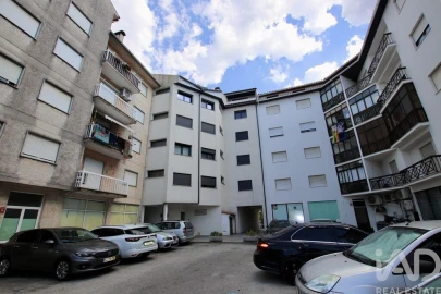 Apartamento T3 para Venda em Currelos, Papízios e Sobral