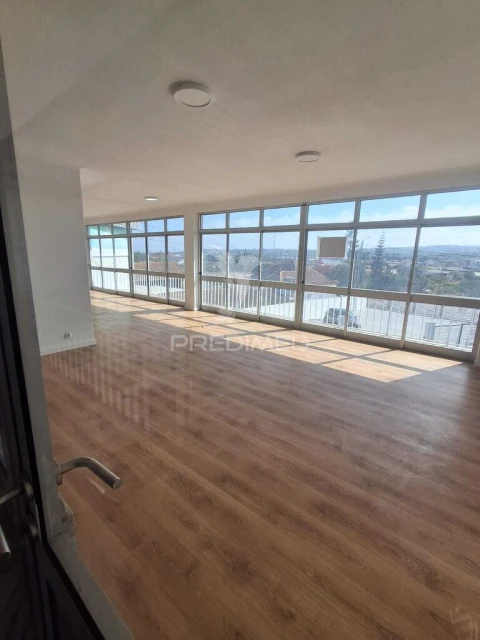 Armazém para Arrendamento em Batalha