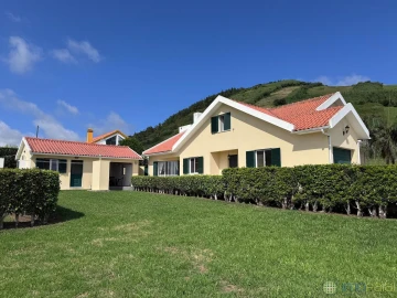 Moradia T4 para Venda em Horta (Angustias)